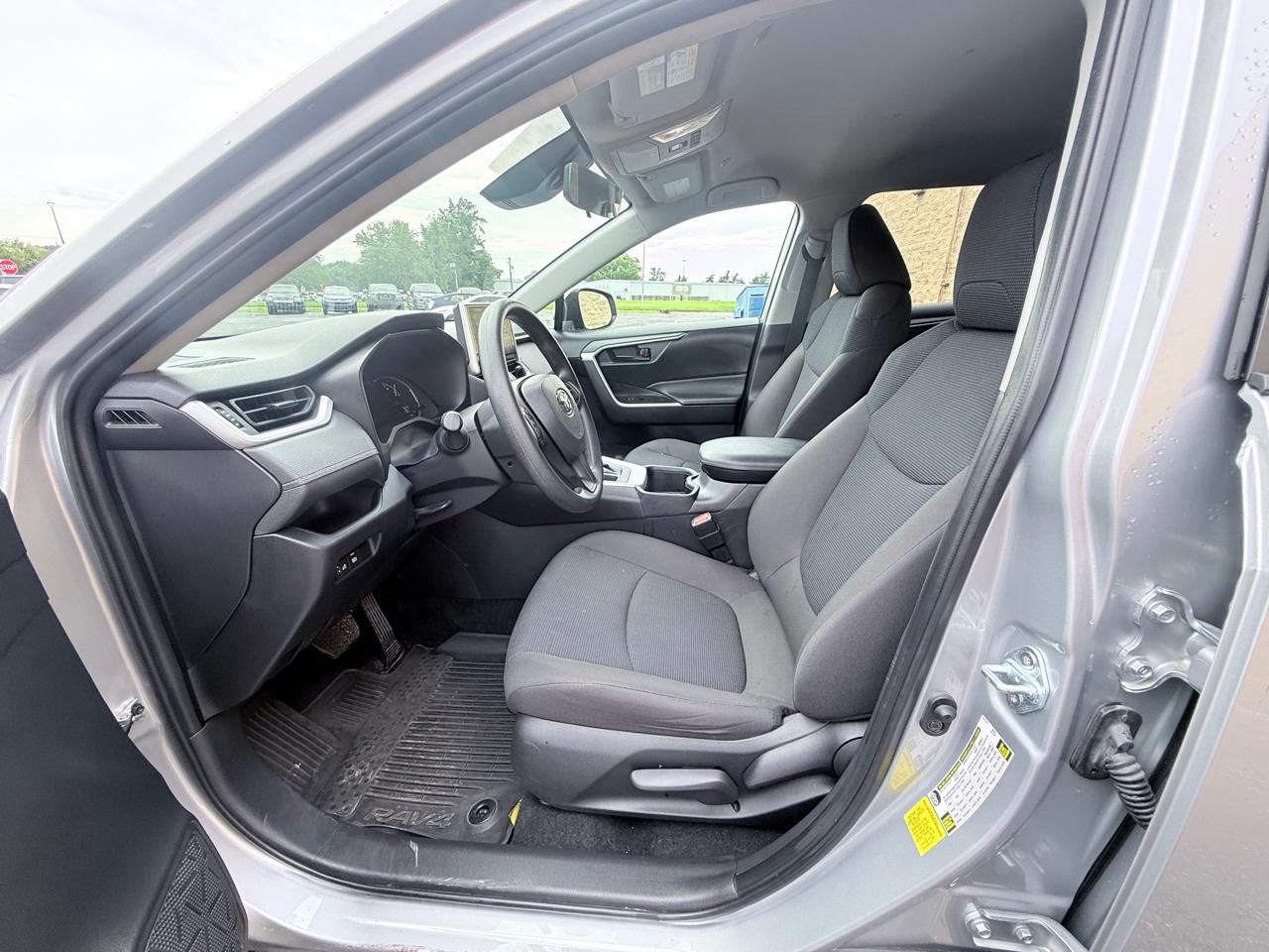 Toyota RAV4 LE AWD 2024