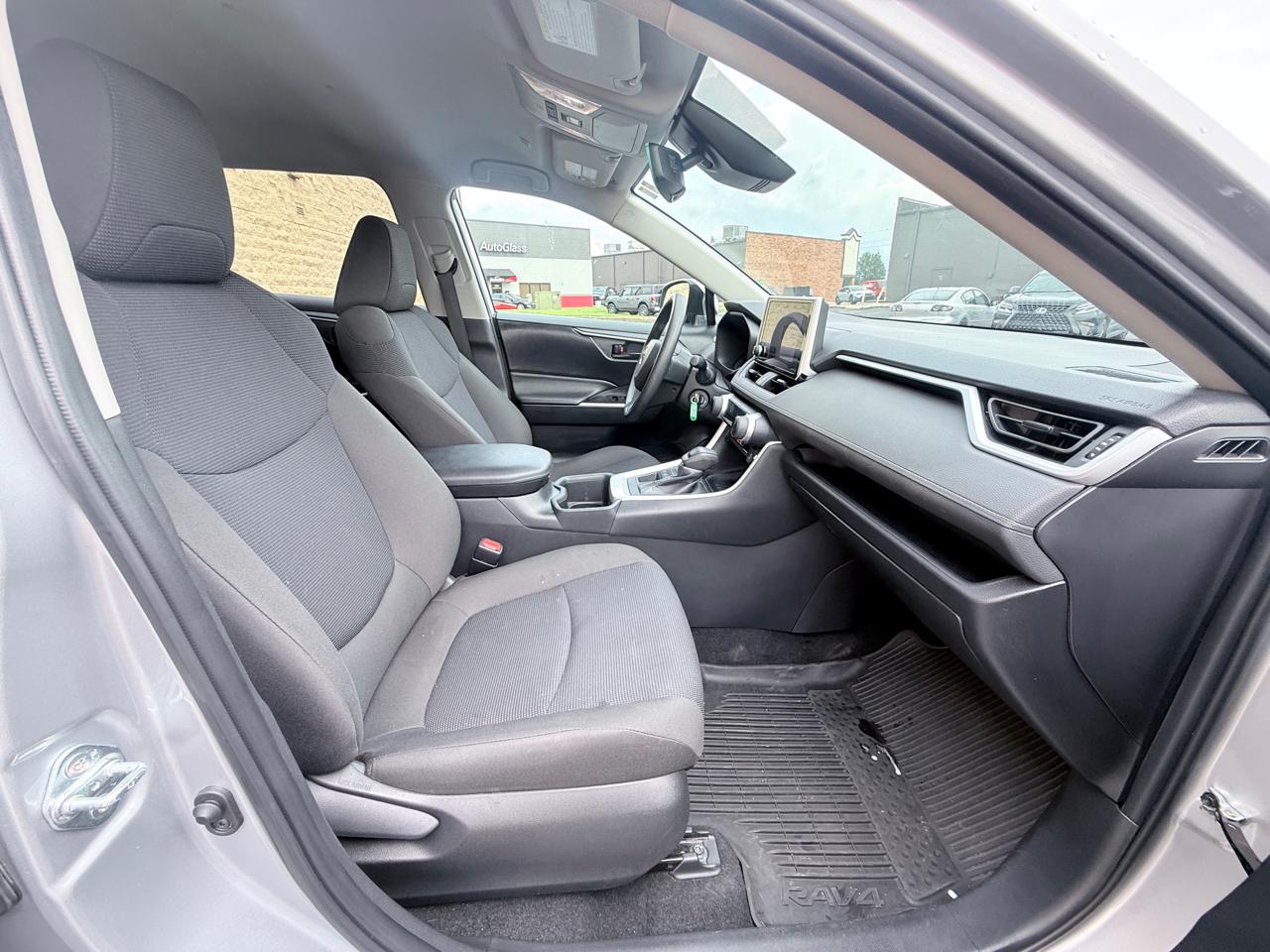 Toyota RAV4 LE AWD 2024