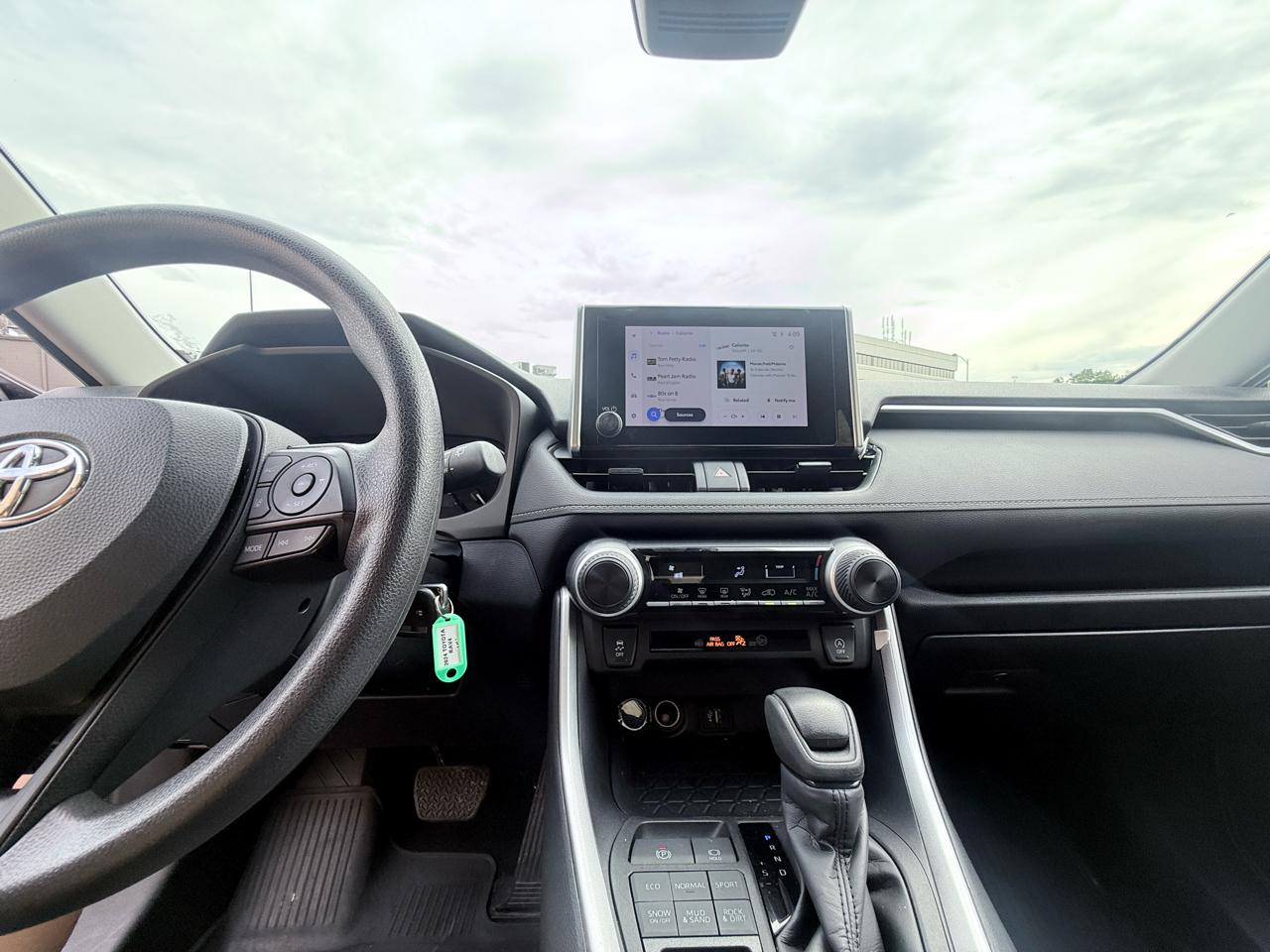 Toyota RAV4 LE AWD 2024