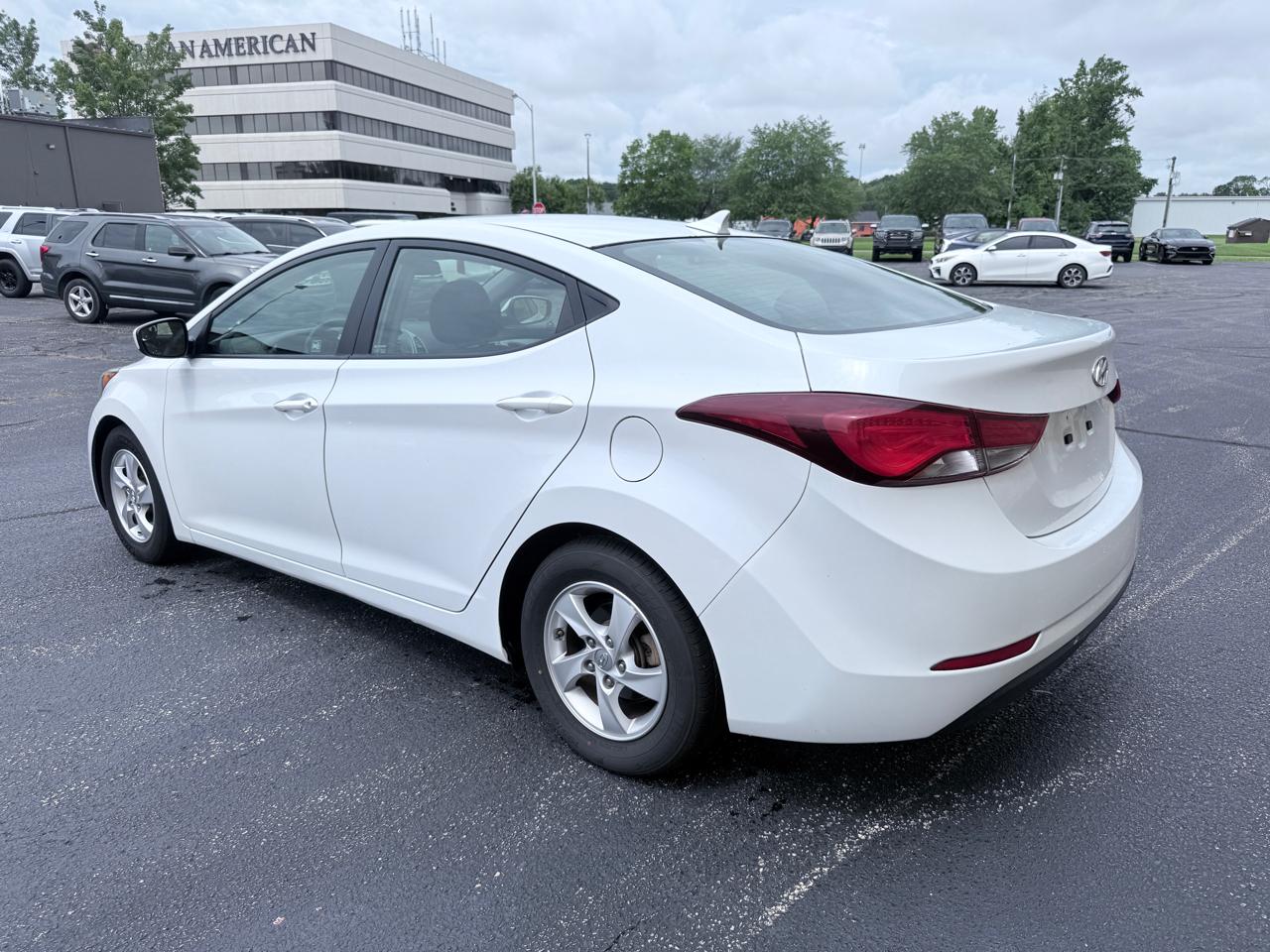 Hyundai Elantra SE 6AT 2015