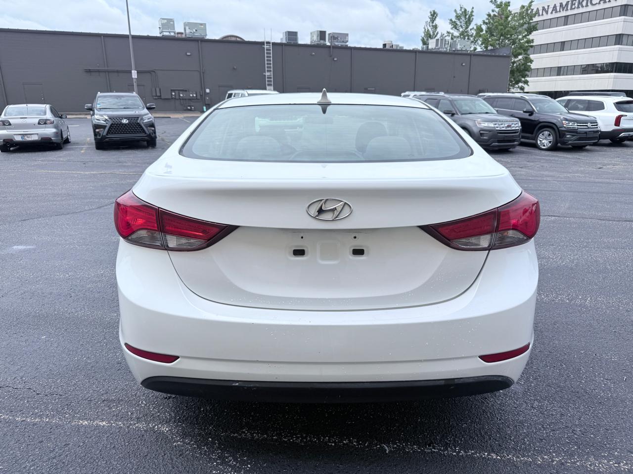 Hyundai Elantra SE 6AT 2015
