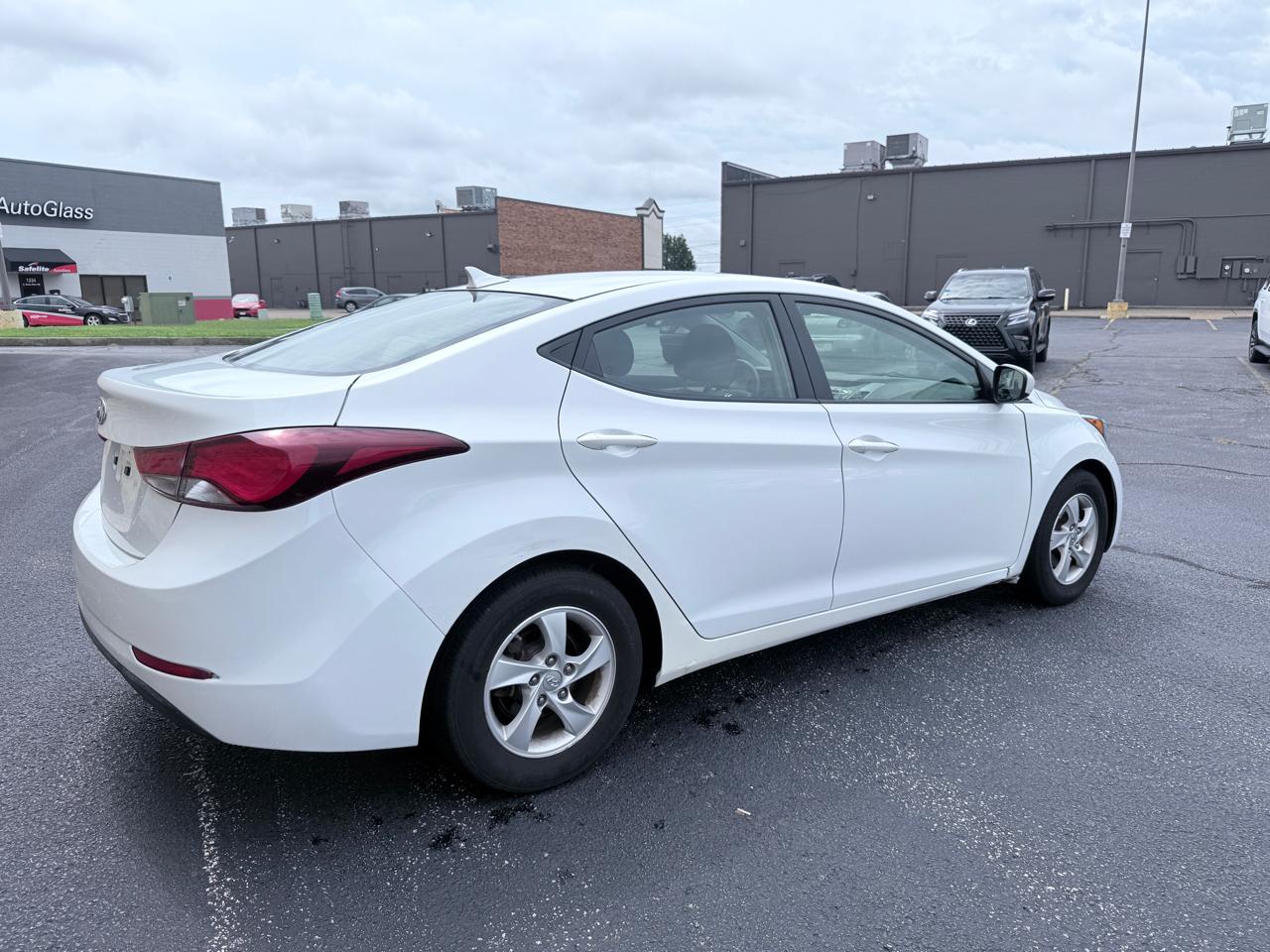 Hyundai Elantra SE 6AT 2015