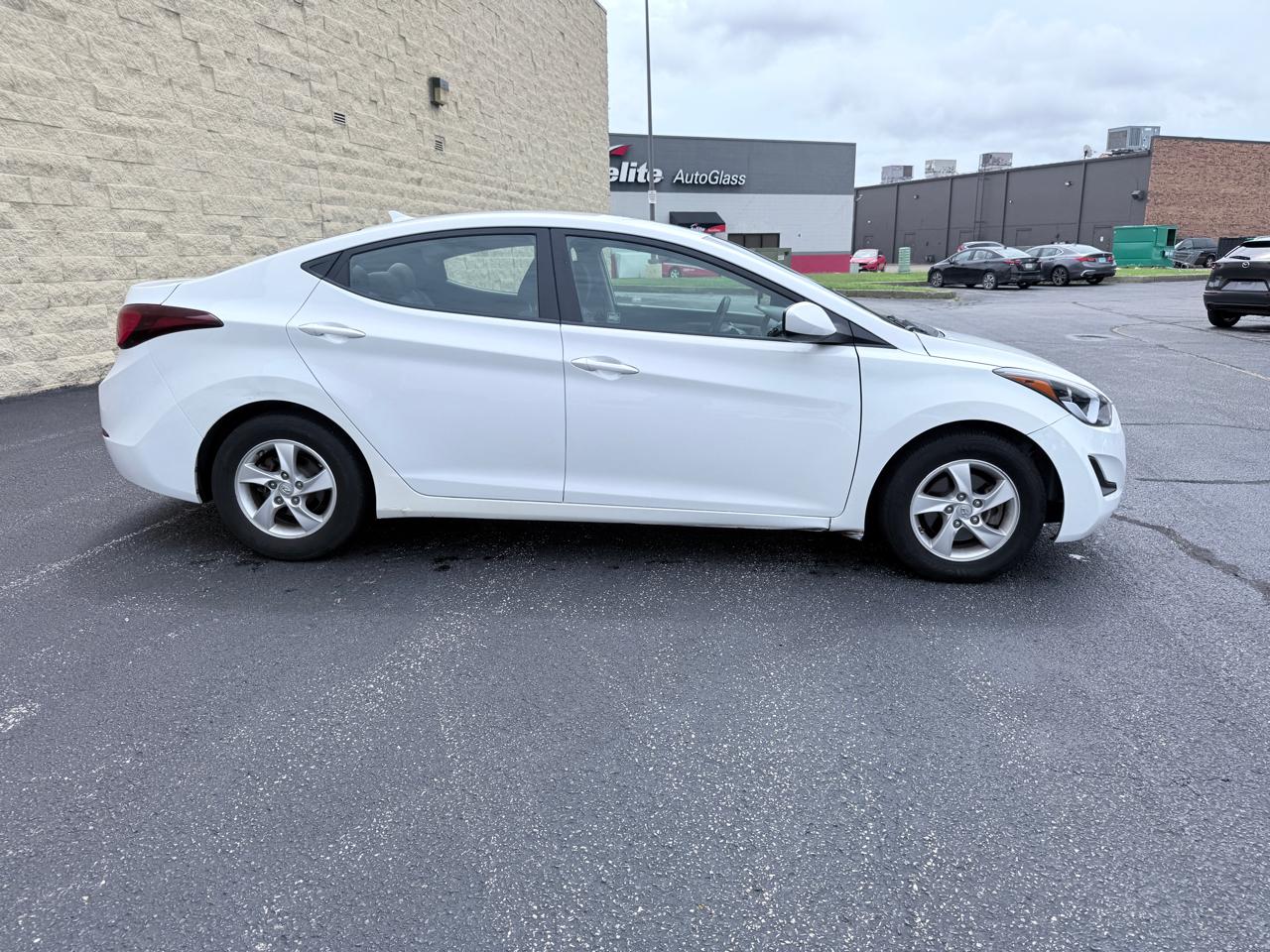 Hyundai Elantra SE 6AT 2015