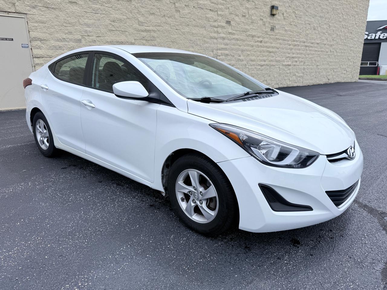 Hyundai Elantra SE 6AT 2015