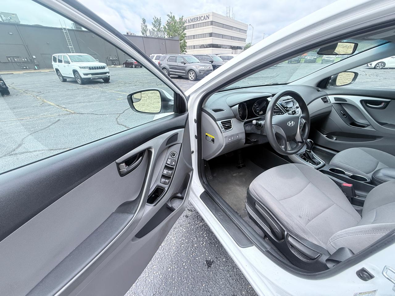 Hyundai Elantra SE 6AT 2015