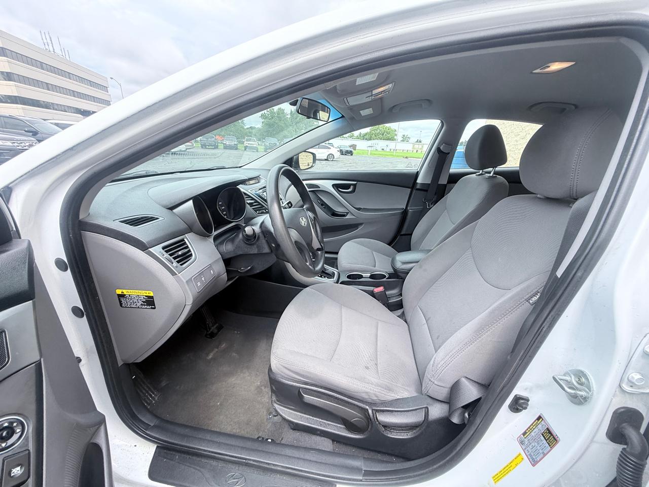 Hyundai Elantra SE 6AT 2015