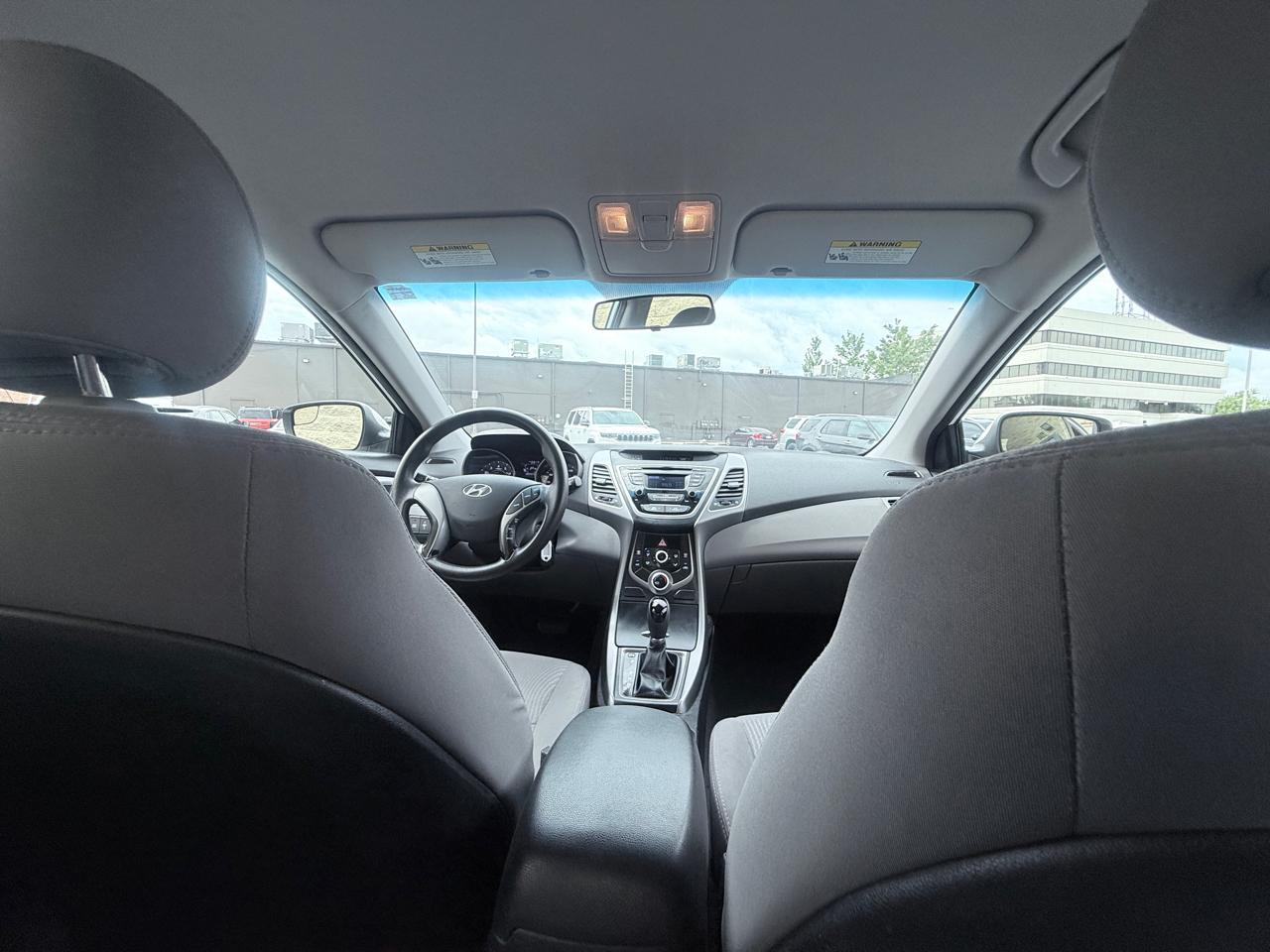 Hyundai Elantra SE 6AT 2015