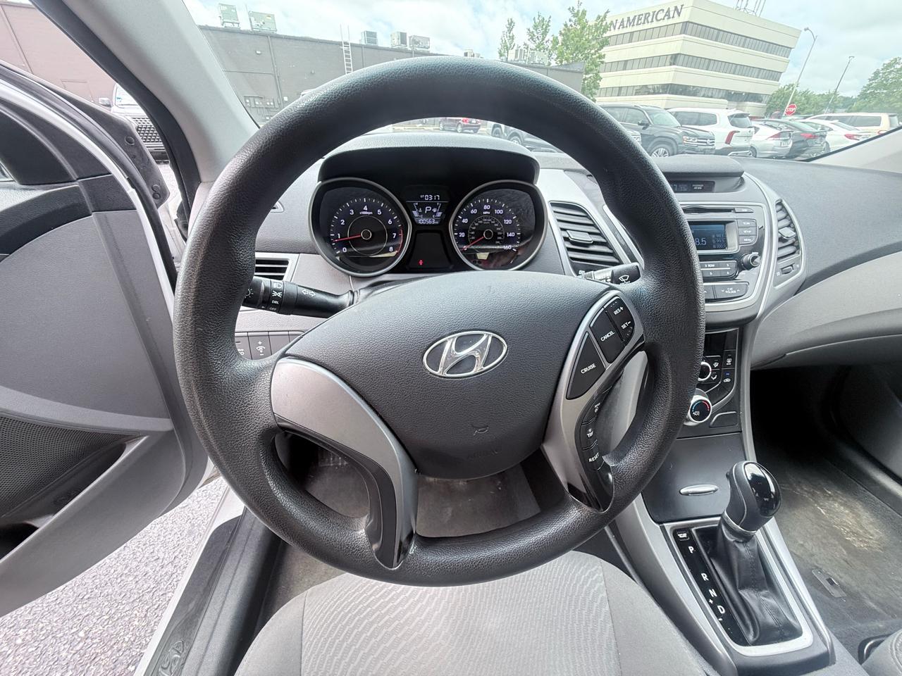 Hyundai Elantra SE 6AT 2015
