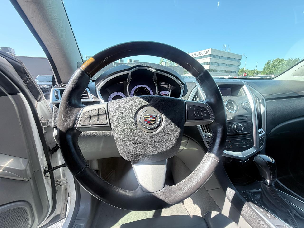 Cadillac SRX Luxury 2012