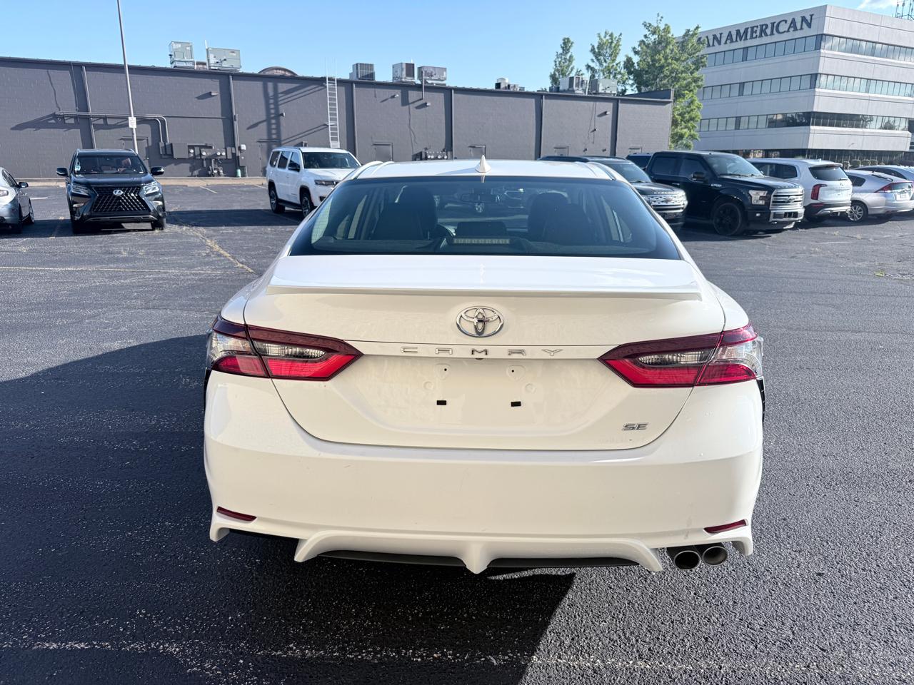 Toyota Camry SE 2024