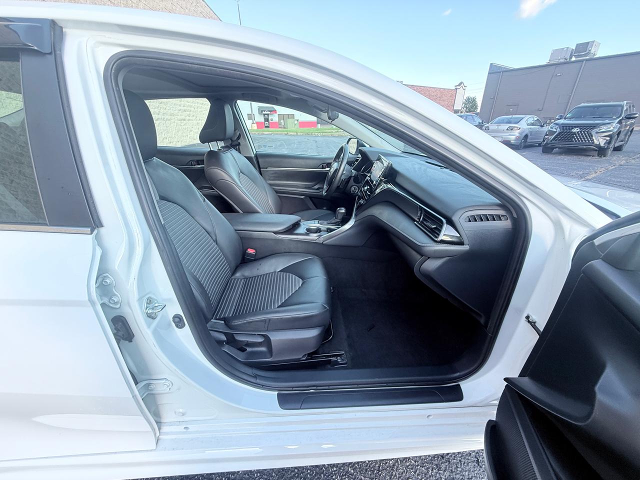 Toyota Camry SE 2024
