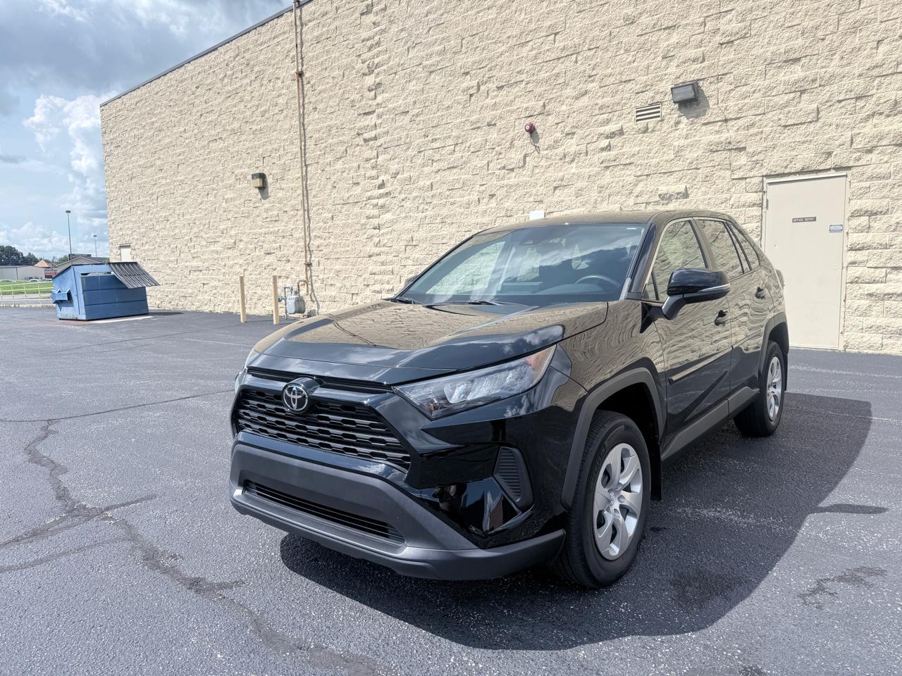 Toyota RAV4 LE AWD 2022