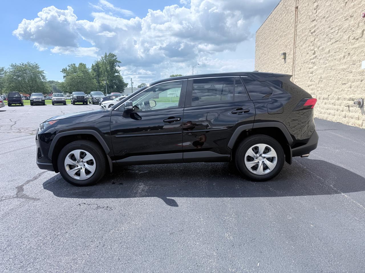 Toyota RAV4 LE AWD 2022