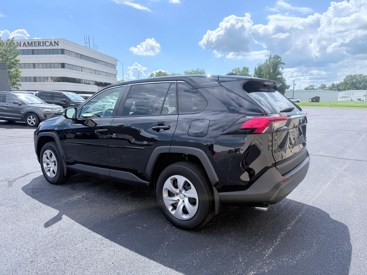 Toyota RAV4 LE AWD 2022