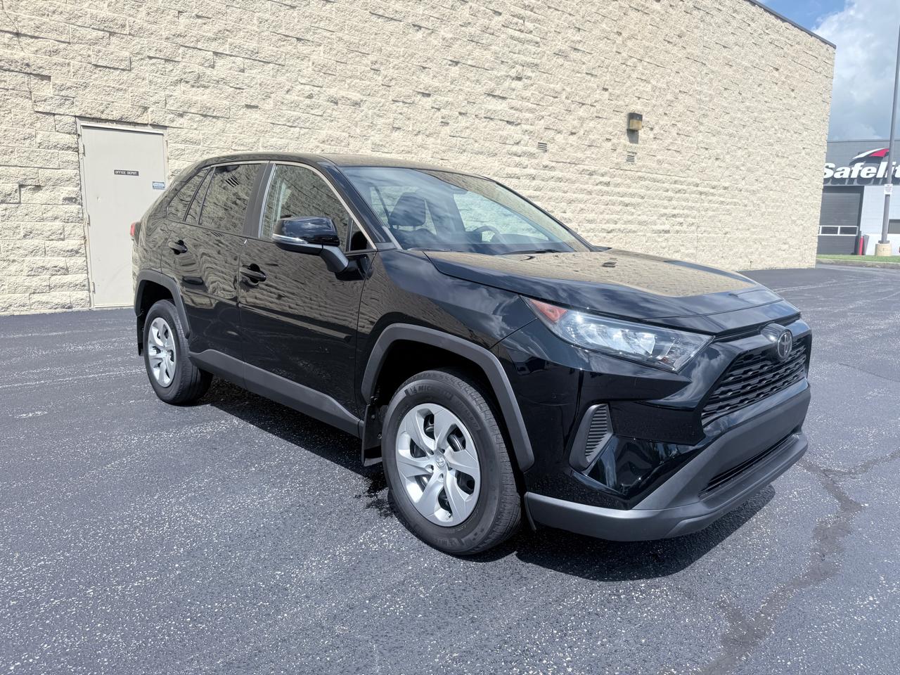 Toyota RAV4 LE AWD 2022