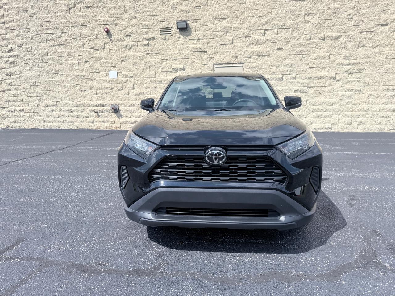 Toyota RAV4 LE AWD 2022