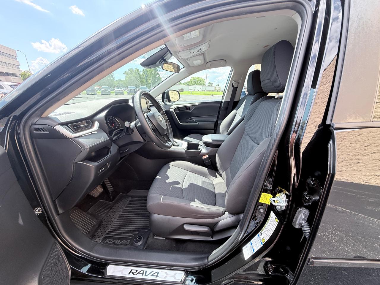 Toyota RAV4 LE AWD 2022