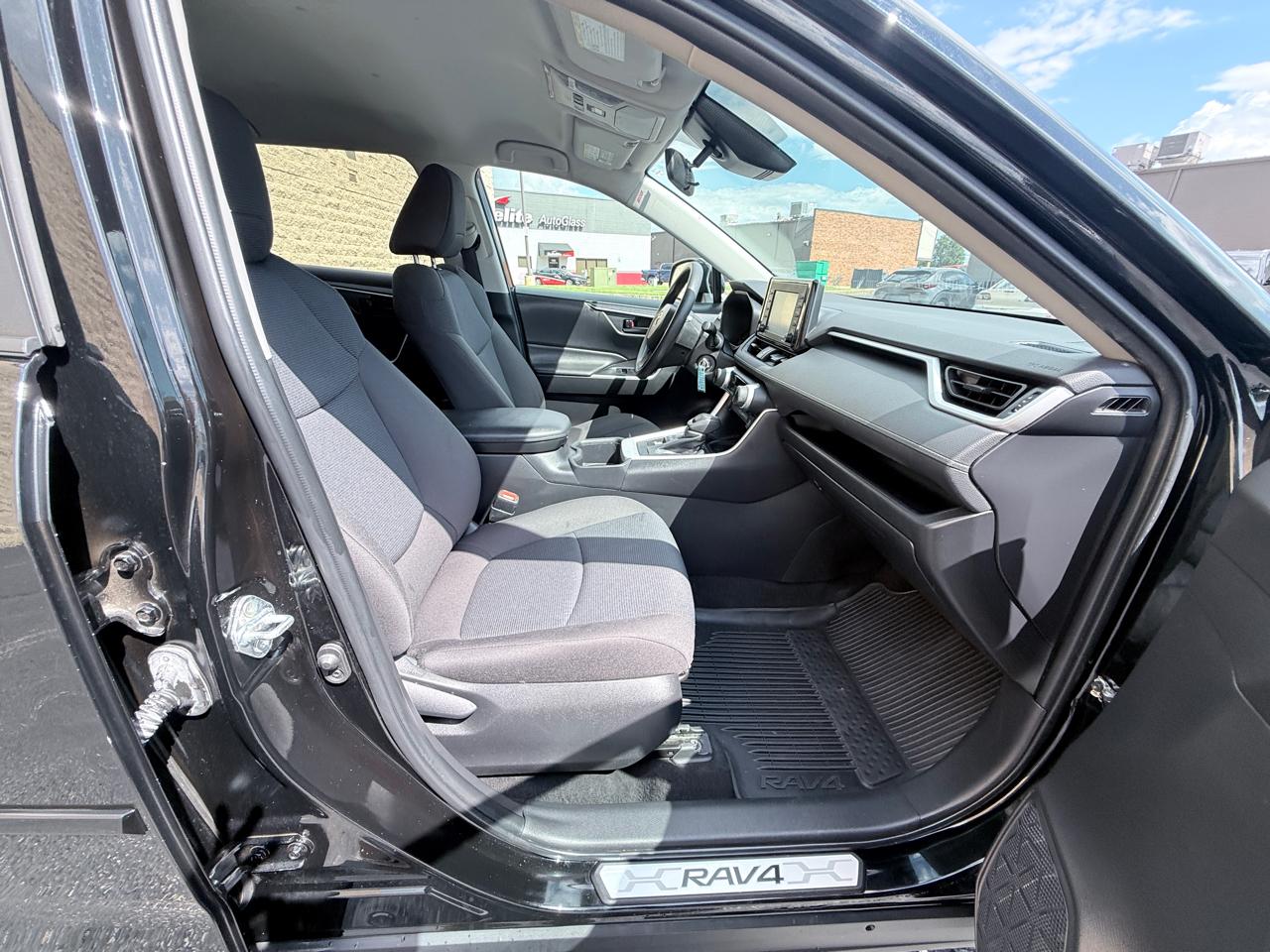 Toyota RAV4 LE AWD 2022