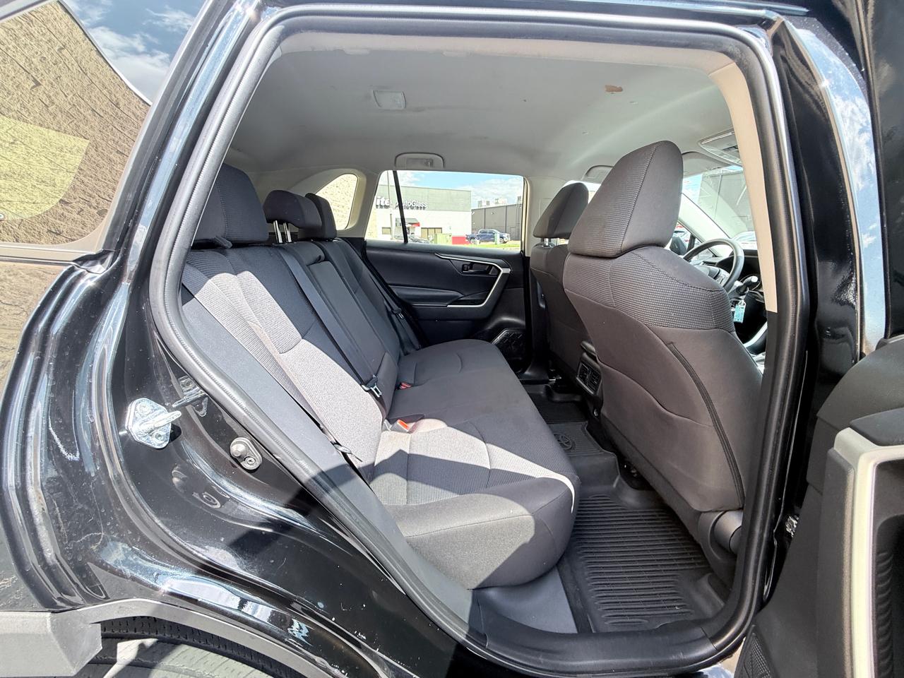 Toyota RAV4 LE AWD 2022
