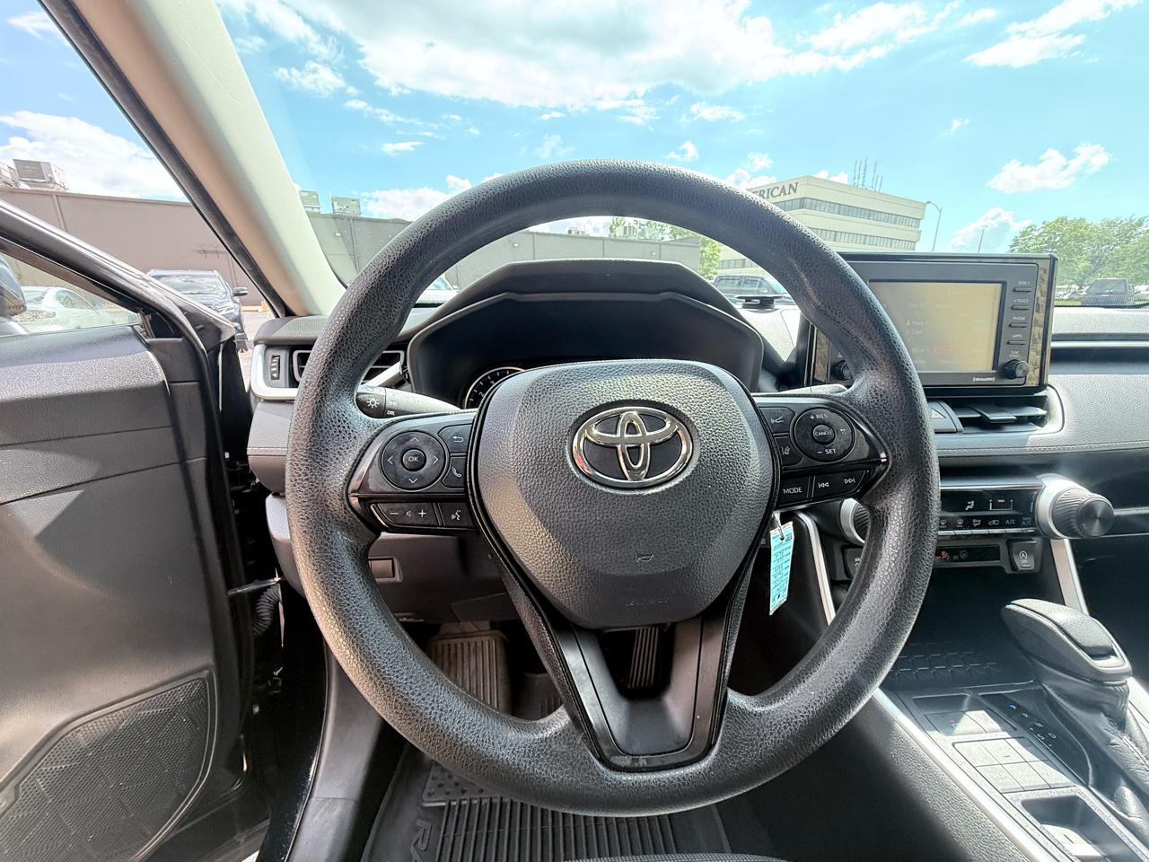 Toyota RAV4 LE AWD 2022