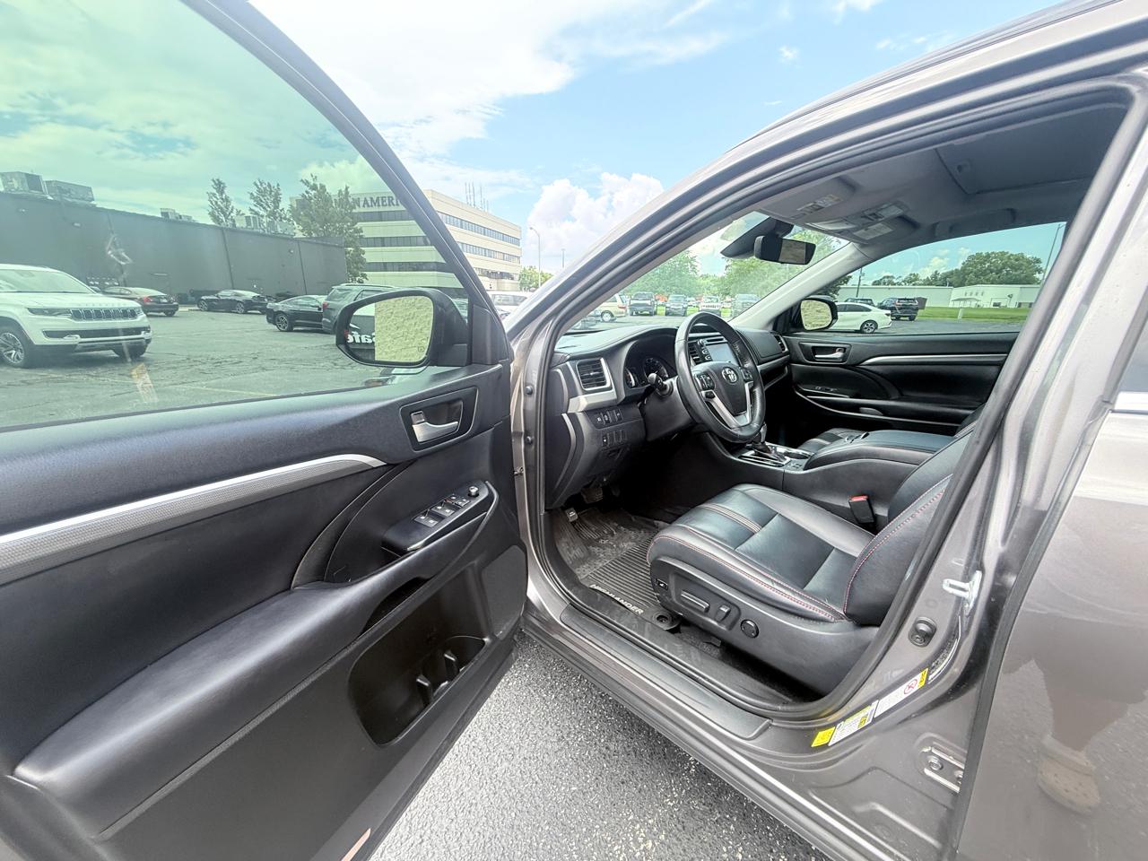 Toyota Highlander XLE AWD V6 2019