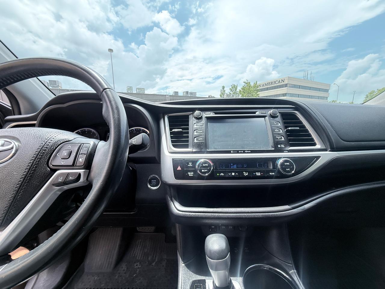 Toyota Highlander XLE AWD V6 2019