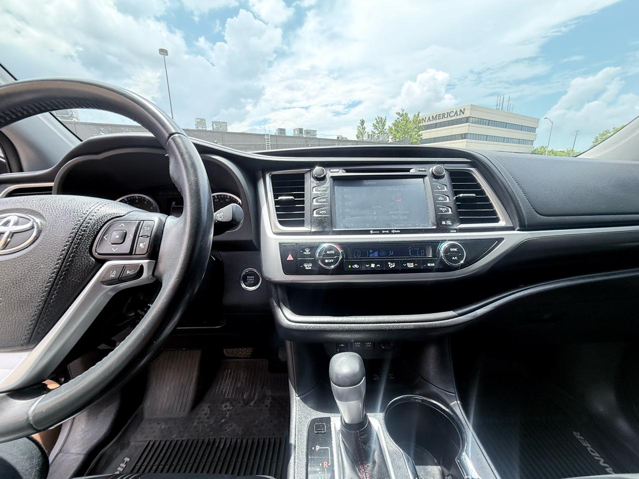 Toyota Highlander XLE AWD V6 2019