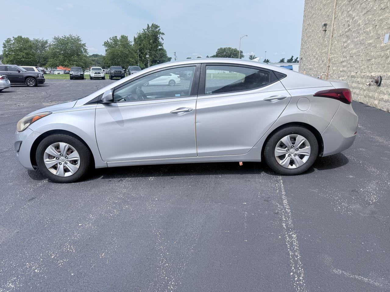 Hyundai Elantra SE 6AT 2016