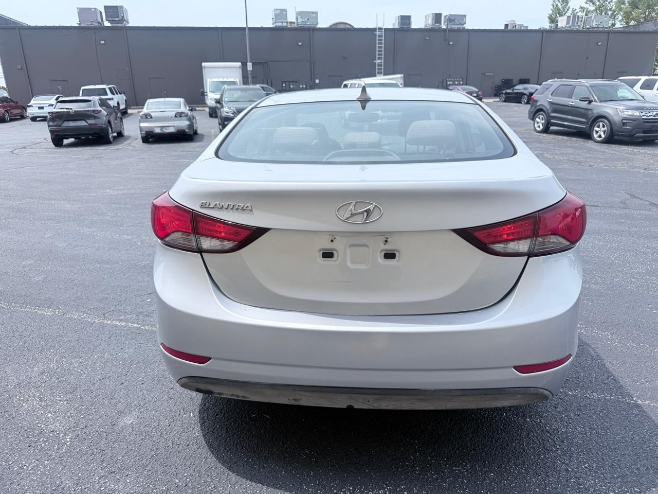 Hyundai Elantra SE 6AT 2016