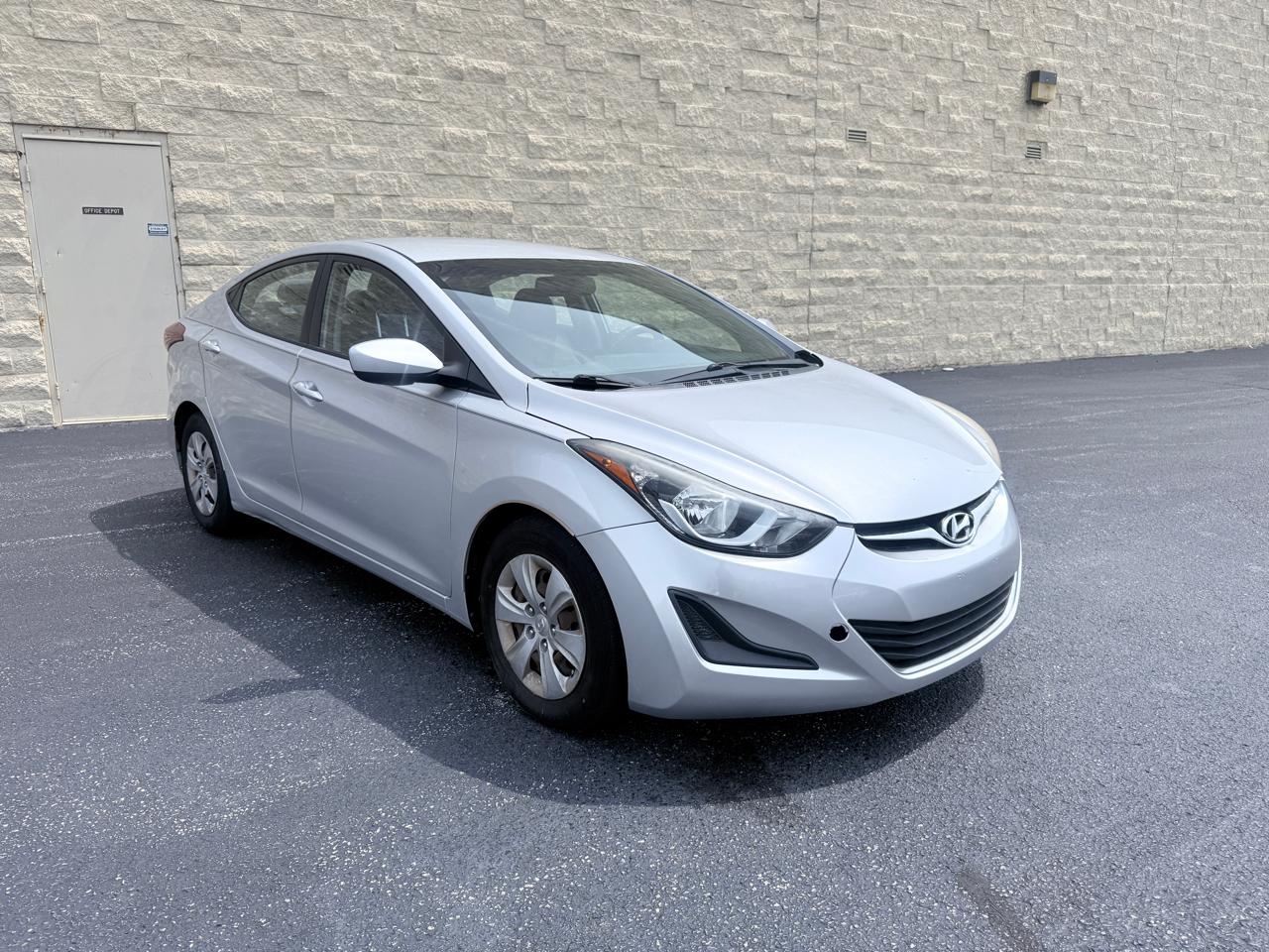 Hyundai Elantra SE 6AT 2016