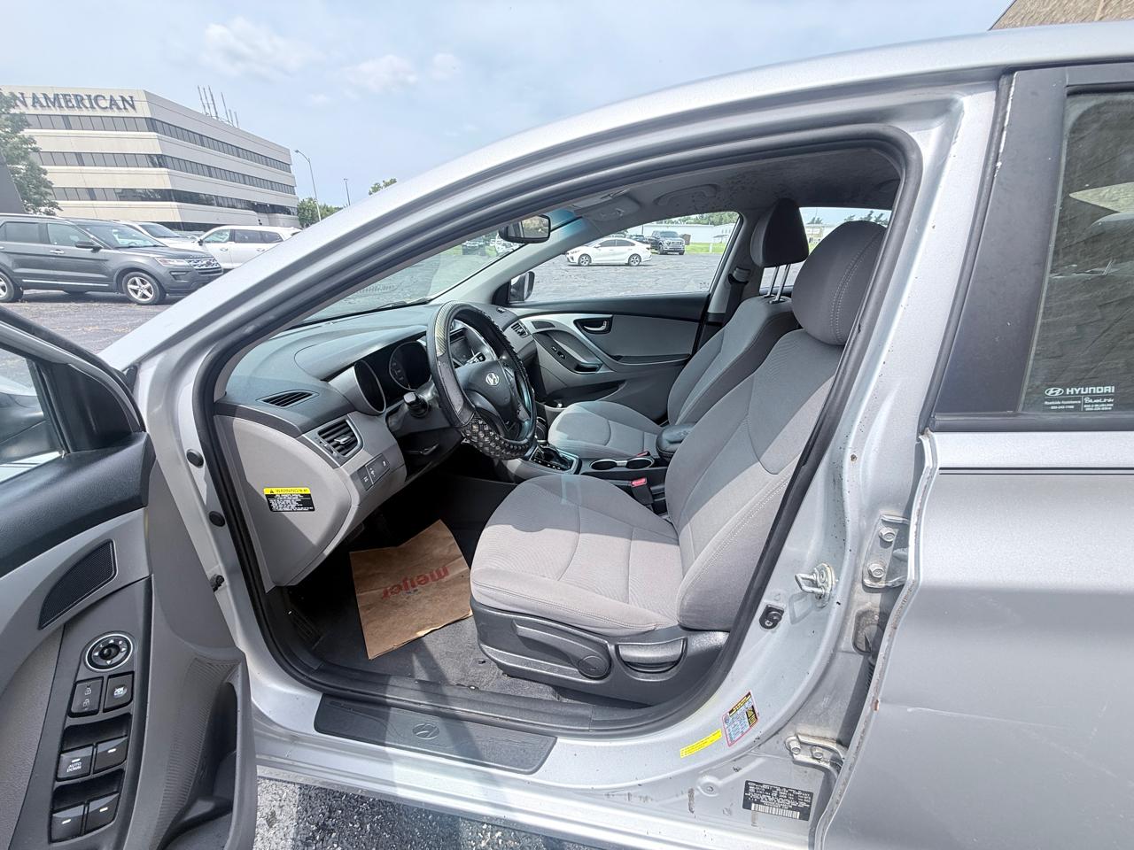 Hyundai Elantra SE 6AT 2016