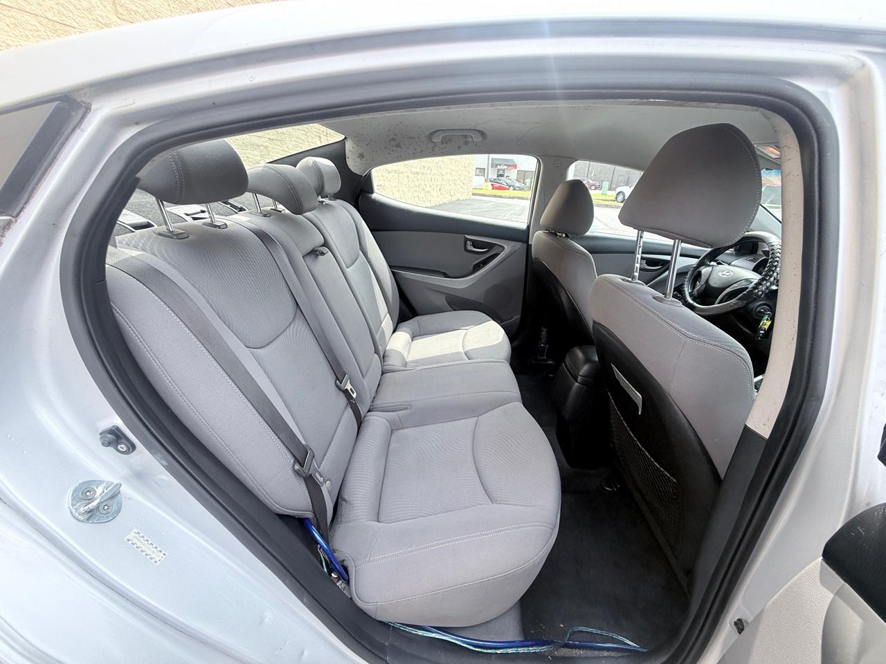 Hyundai Elantra SE 6AT 2016