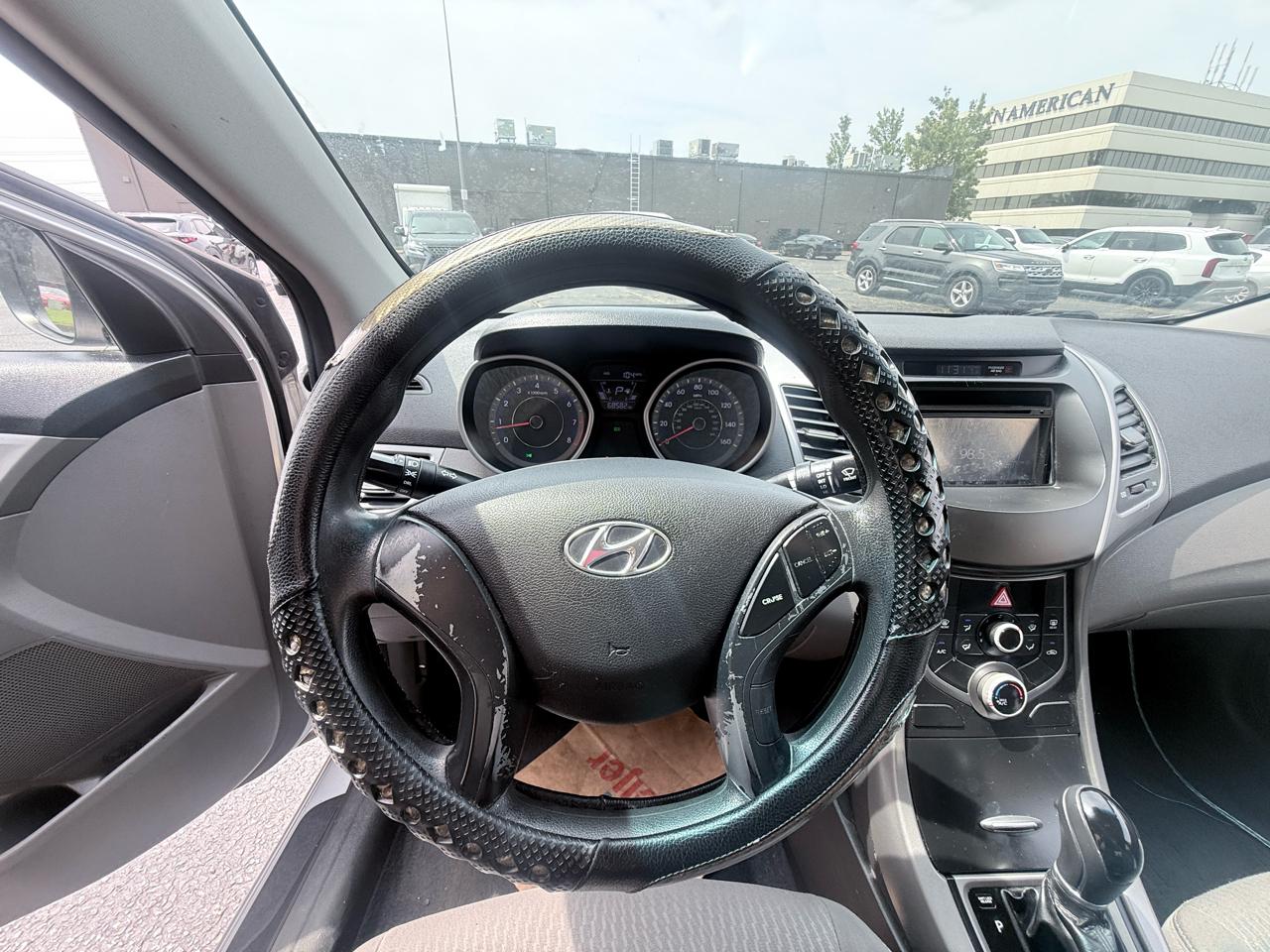 Hyundai Elantra SE 6AT 2016
