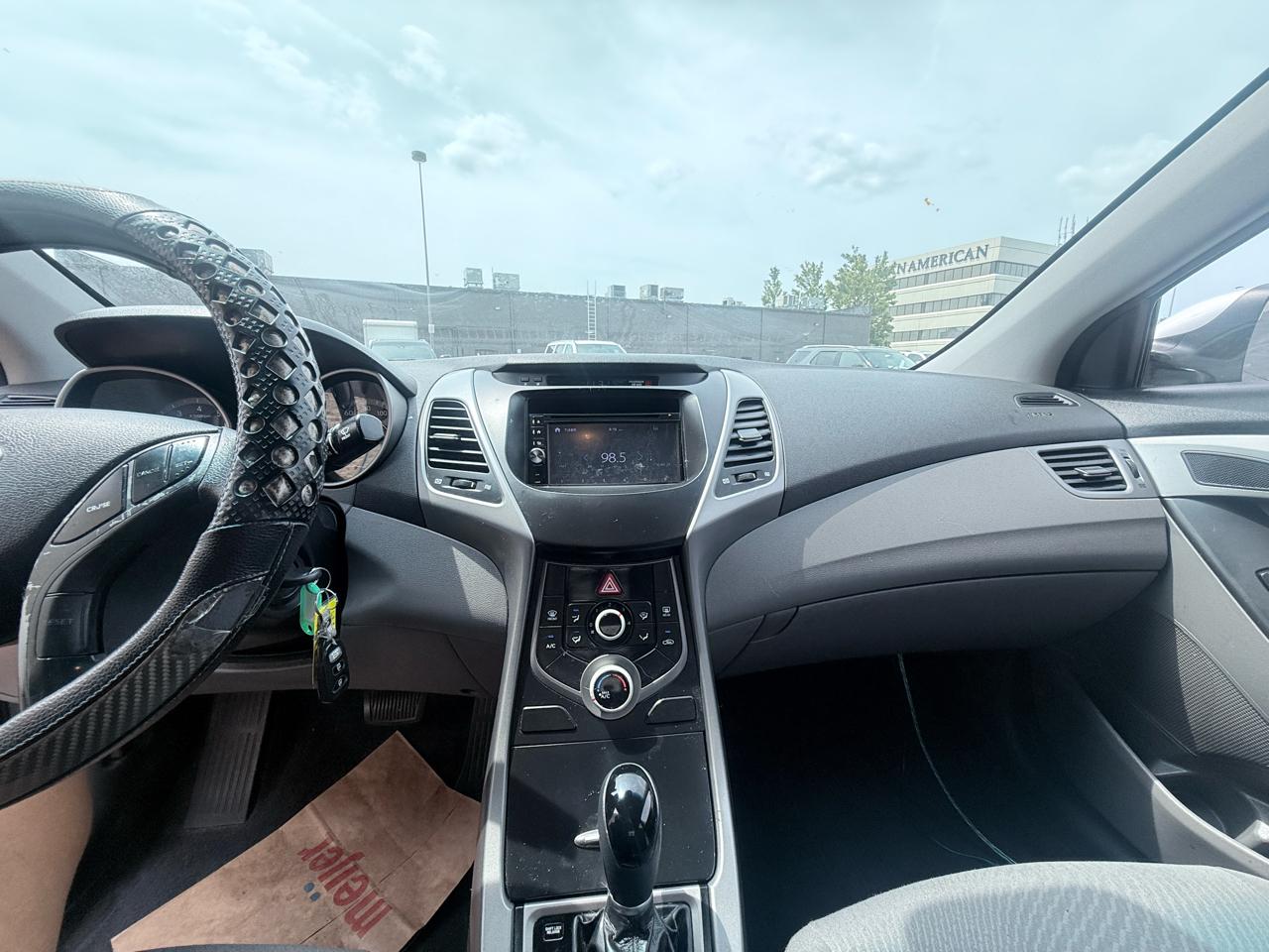 Hyundai Elantra SE 6AT 2016