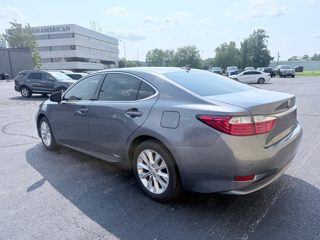 Lexus ES 300h Sedan 2013