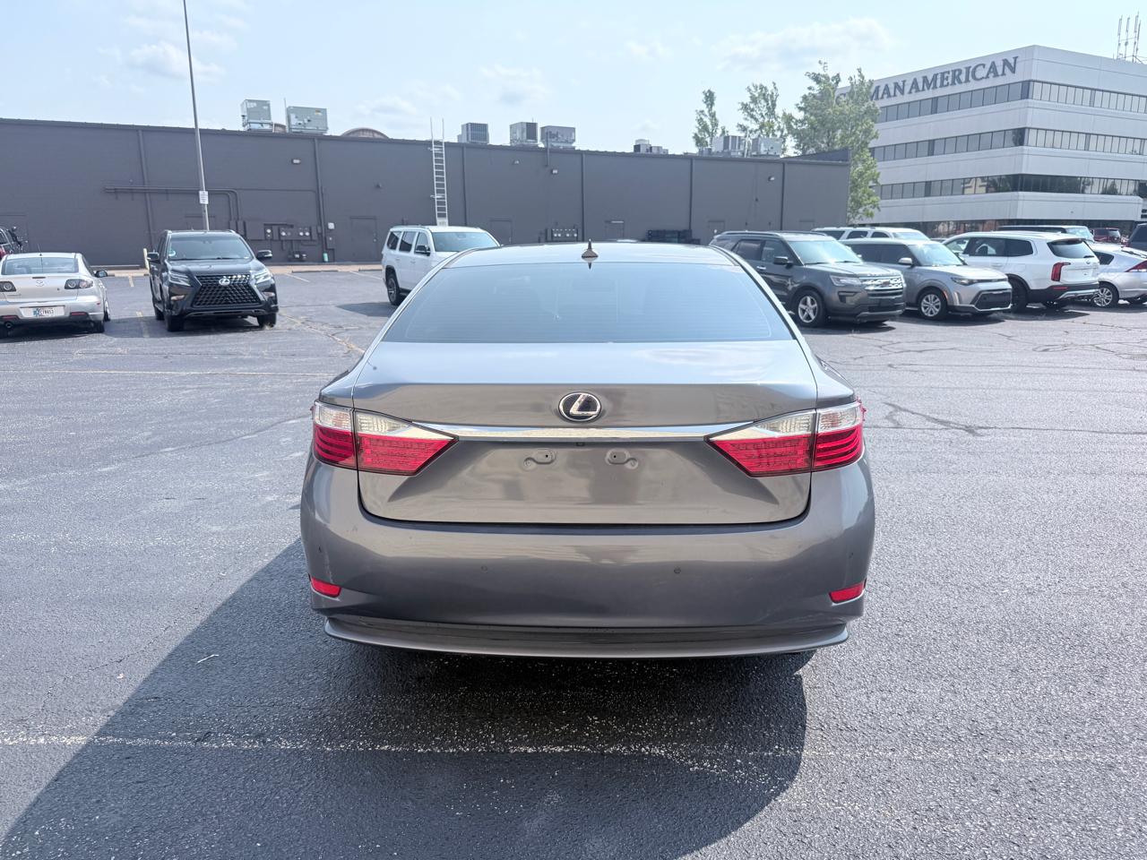 Lexus ES 300h Sedan 2013