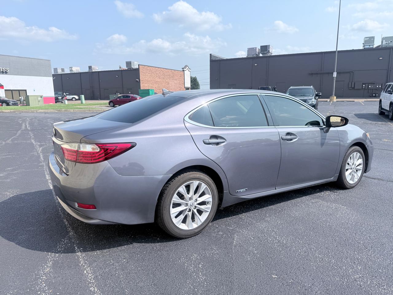 Lexus ES 300h Sedan 2013