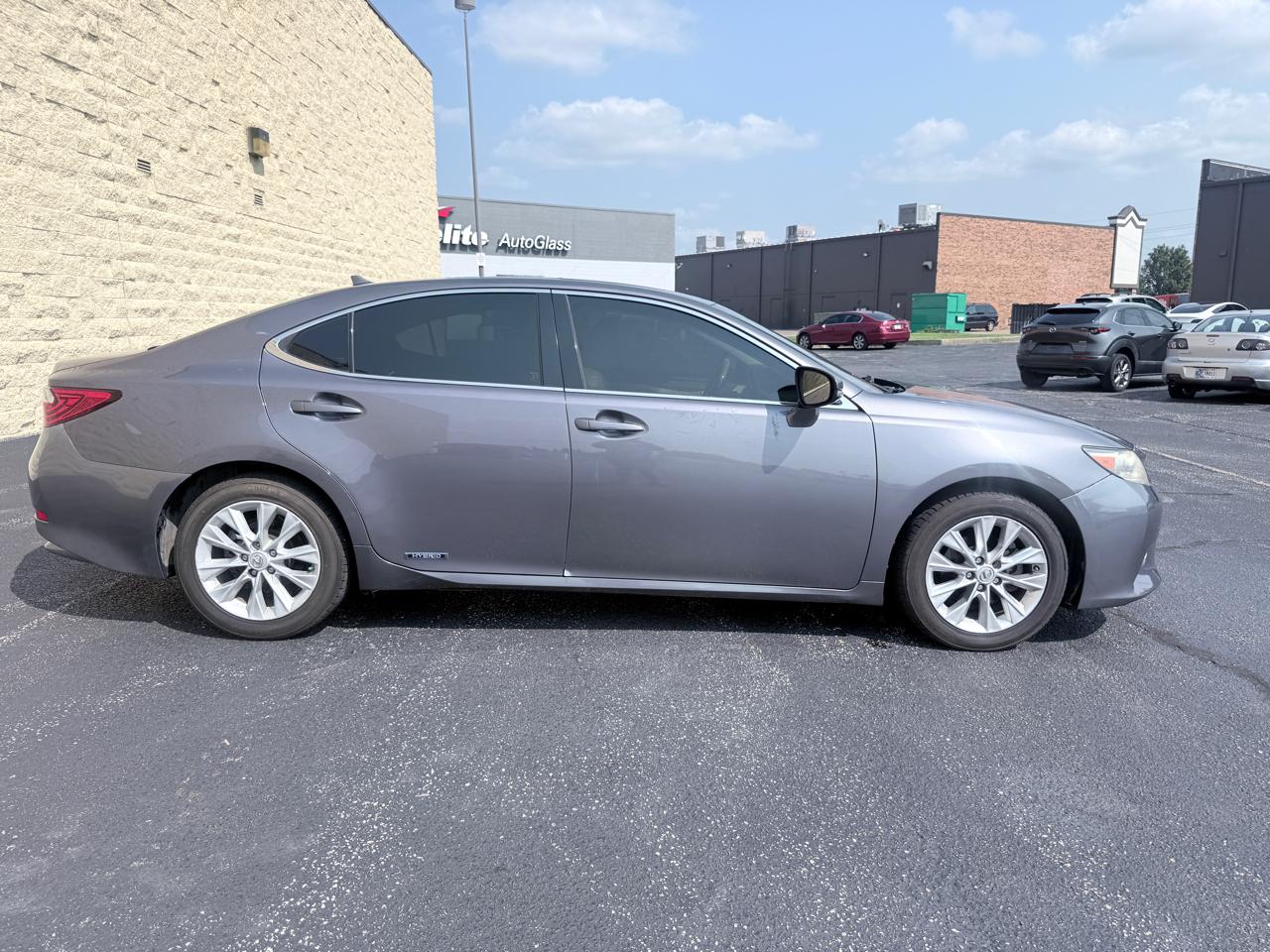 Lexus ES 300h Sedan 2013