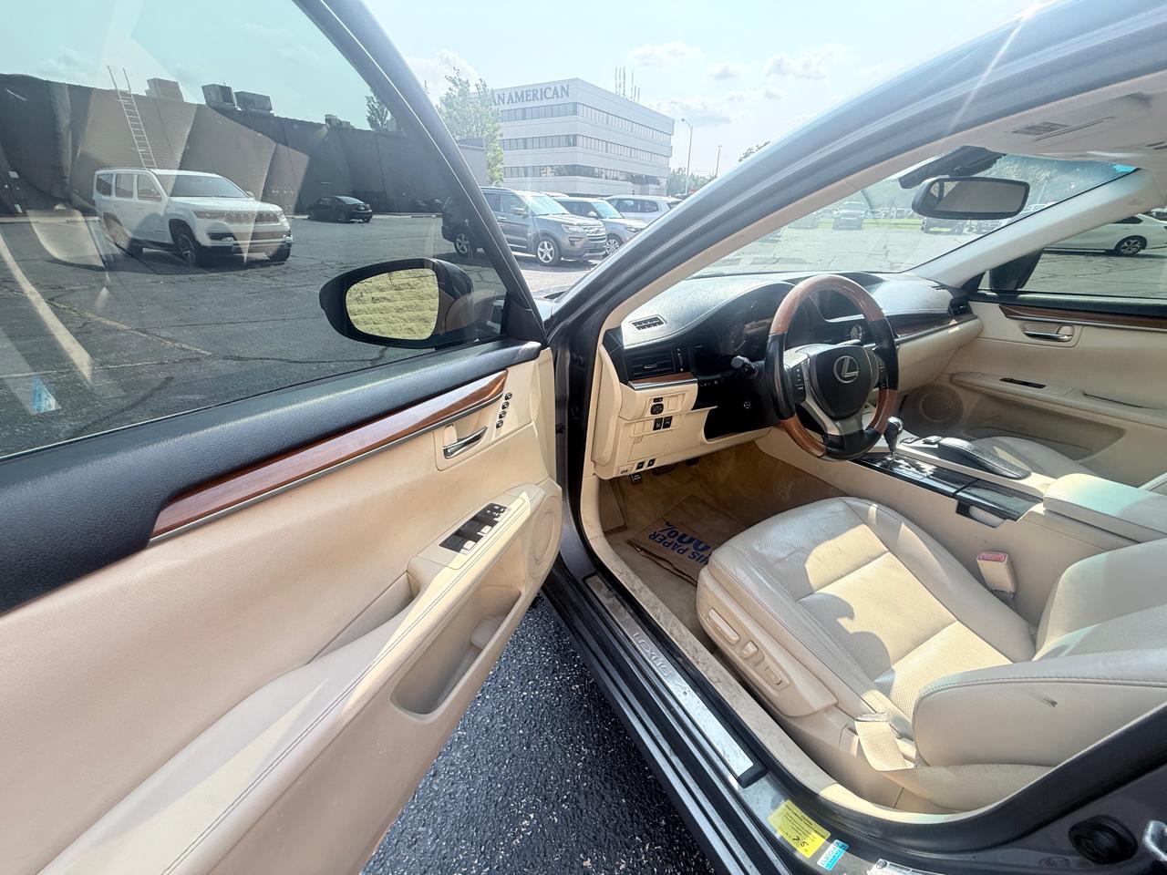Lexus ES 300h Sedan 2013