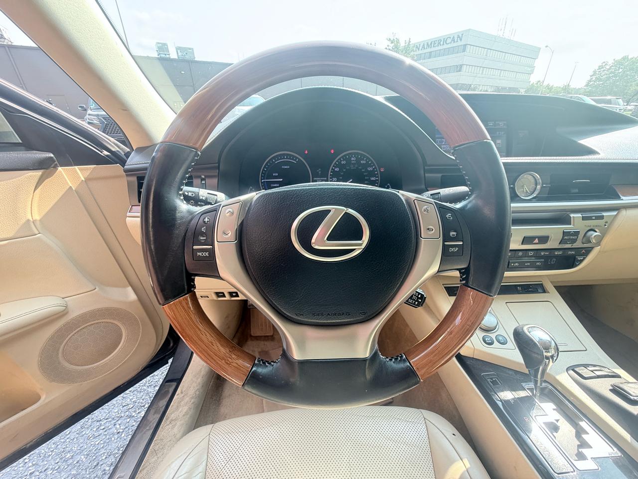 Lexus ES 300h Sedan 2013