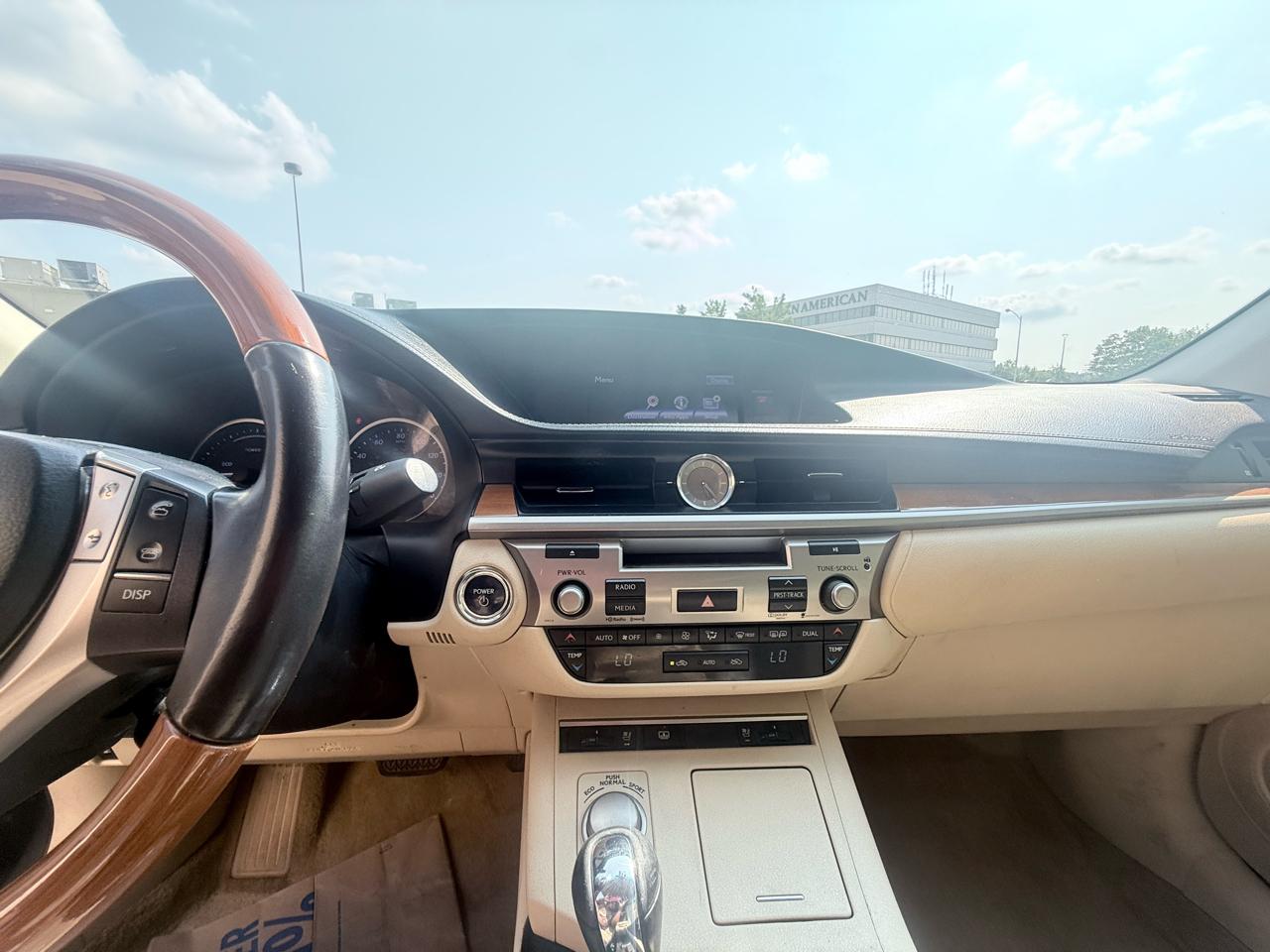 Lexus ES 300h Sedan 2013