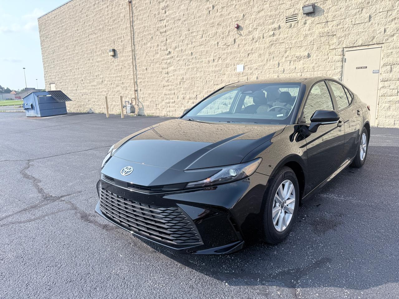 Toyota Camry Hybrid XLE 2026