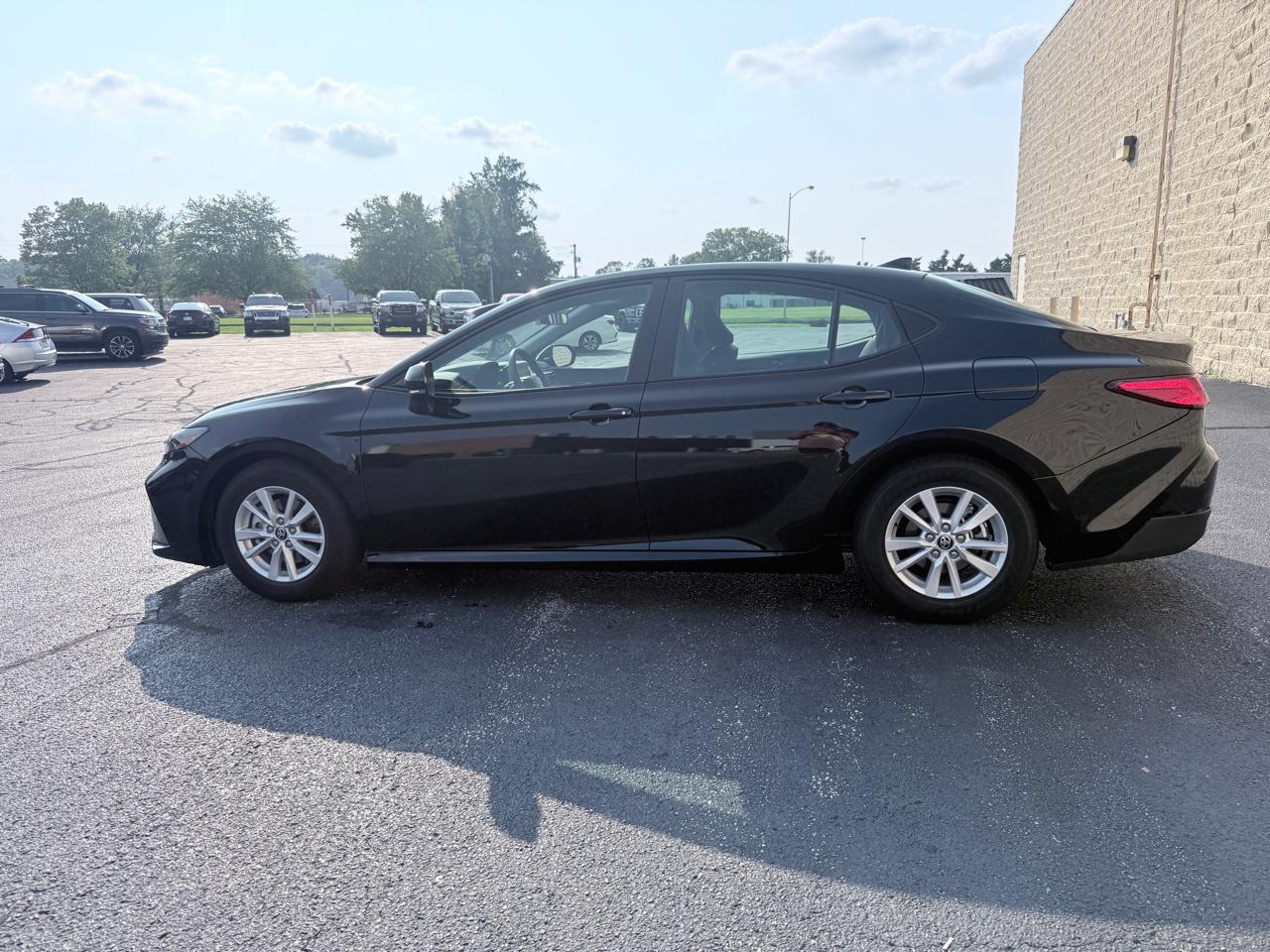 Toyota Camry Hybrid XLE 2026