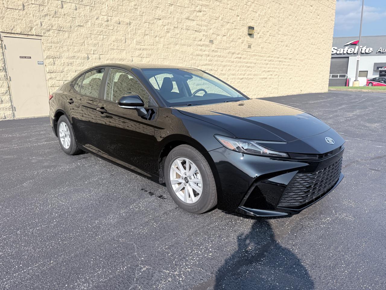 Toyota Camry Hybrid XLE 2026