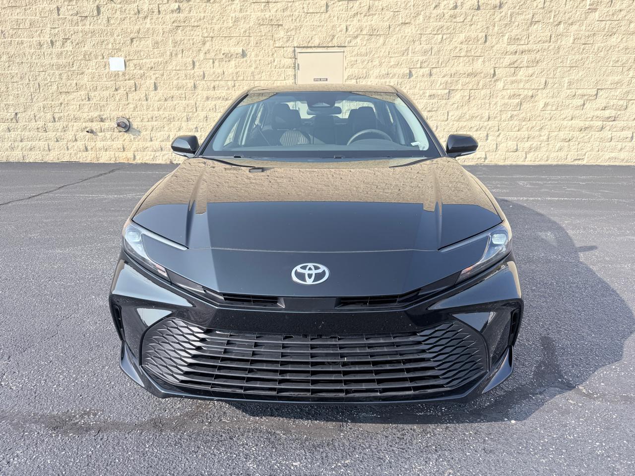 Toyota Camry Hybrid XLE 2026