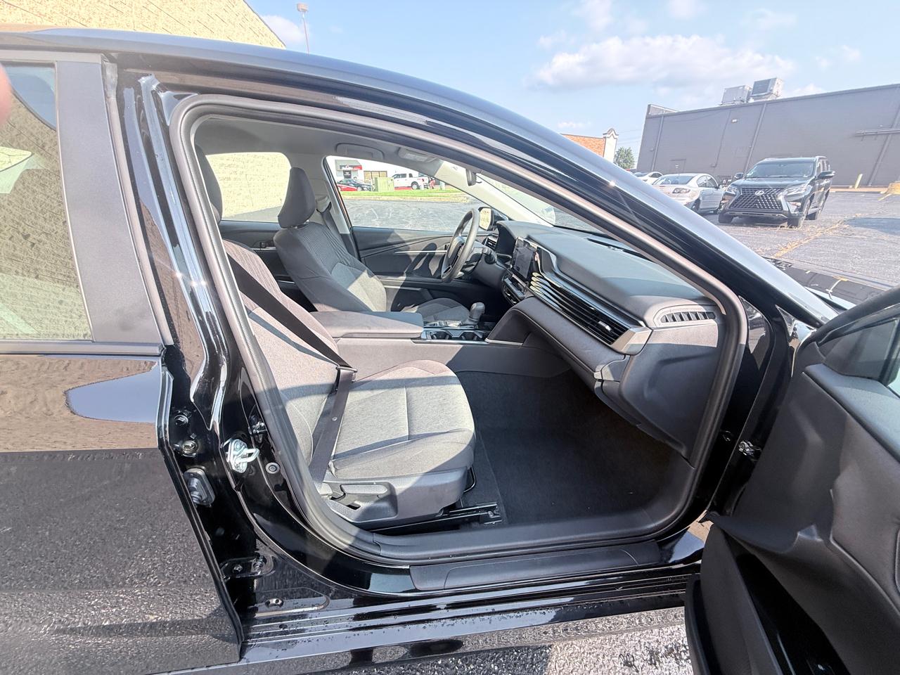 Toyota Camry Hybrid XLE 2026