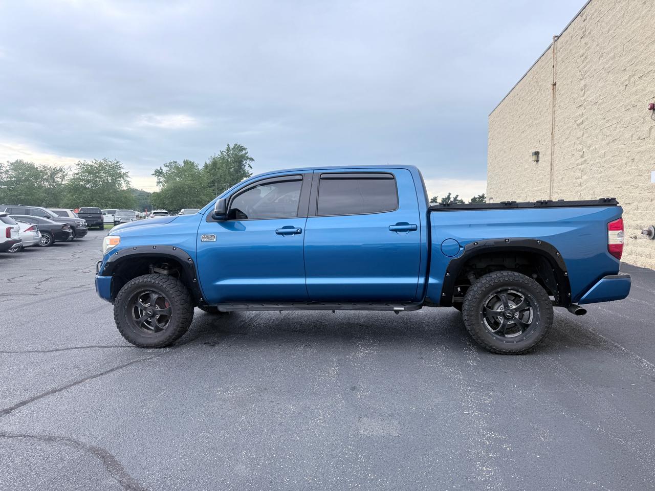 Toyota Tundra Platinum CrewMax 5.7L FFV 4WD 2016