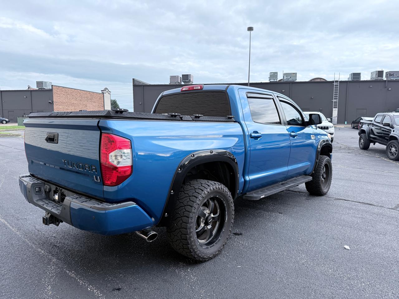 Toyota Tundra Platinum CrewMax 5.7L FFV 4WD 2016