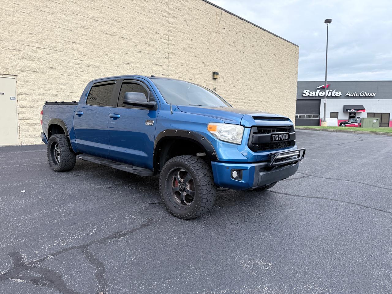 Toyota Tundra Platinum CrewMax 5.7L FFV 4WD 2016