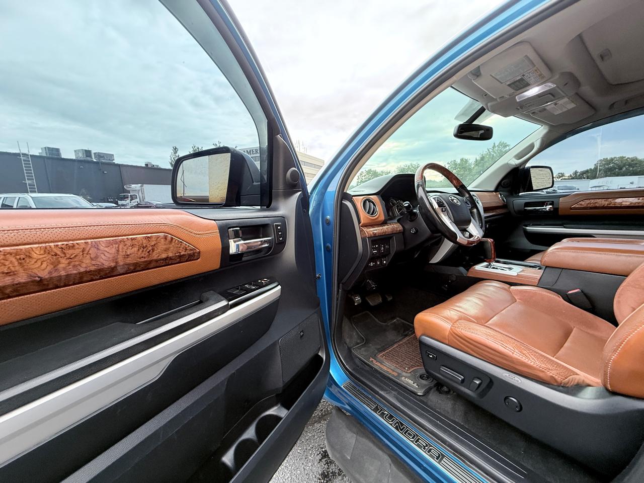 Toyota Tundra Platinum CrewMax 5.7L FFV 4WD 2016